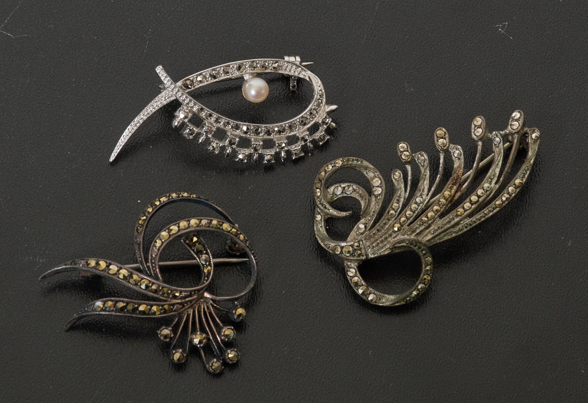 Äldre broscher, silver