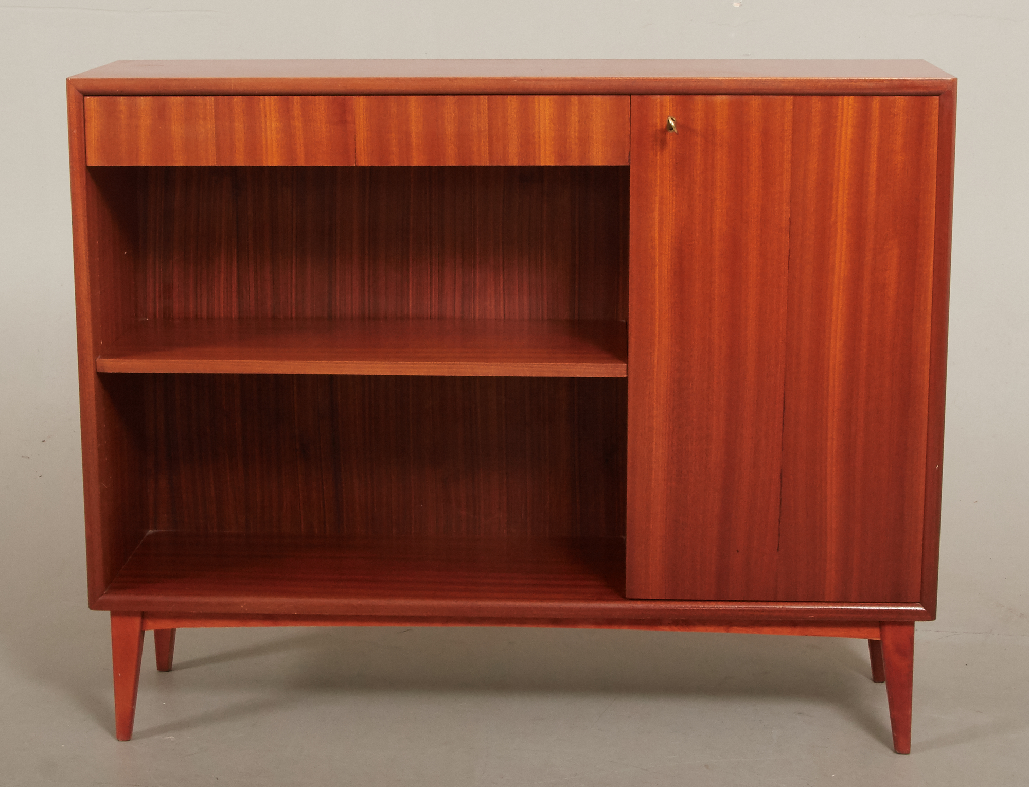 Bokhylla/sideboard